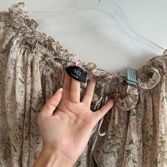 Vici Floral Off-Shoulder Blouse - Picture 5 of 6